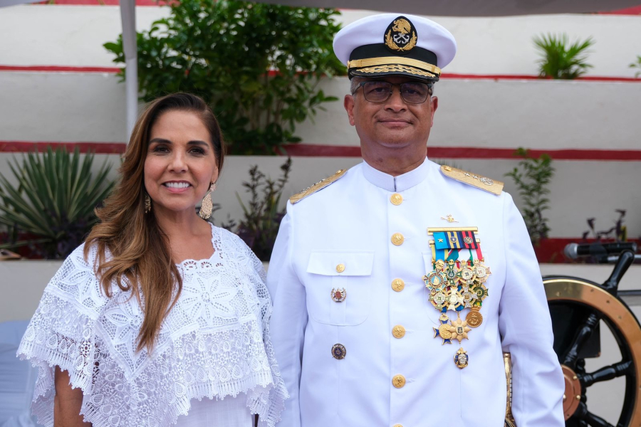 Asiste Mara Lezama a ceremonia de Entrega-Recepción del Mando de Armas de la Novena Región Naval