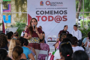 En Tulum, Mara Lezama entrega paquetes del programa “Comemos Tod@s”