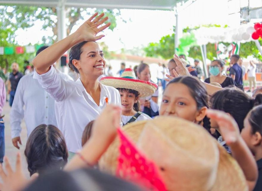 Respalda Ana Paty Peralta participación de padres de familia para mejorar infraestructura educativa