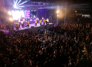 Espectacular concierto de los Kumbia Kings en la tradicional fiesta de El Cedral