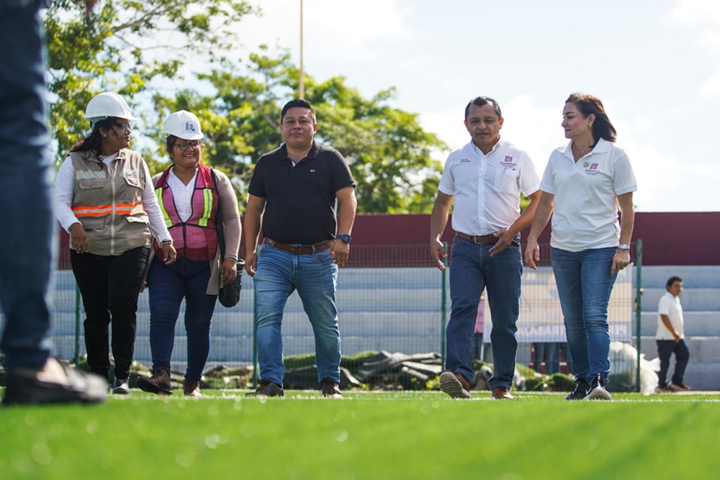 Juanita Alonso supervisa avance de obras que impulsarán la educación y el deporte en Cozumel