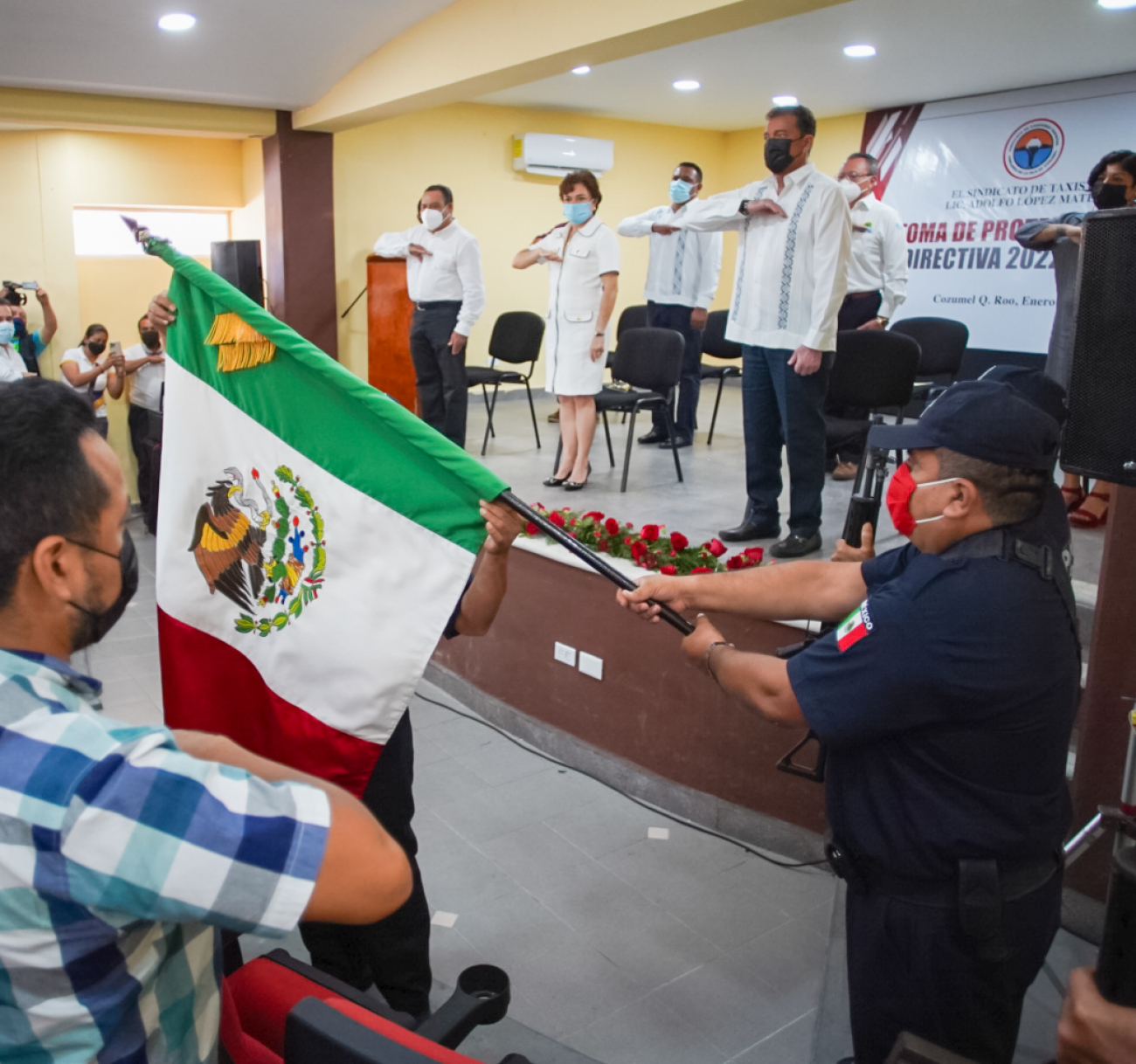 Juanita Alonso toma protesta a la Mesa Directiva 2022-2025 del sindicato de  taxistas