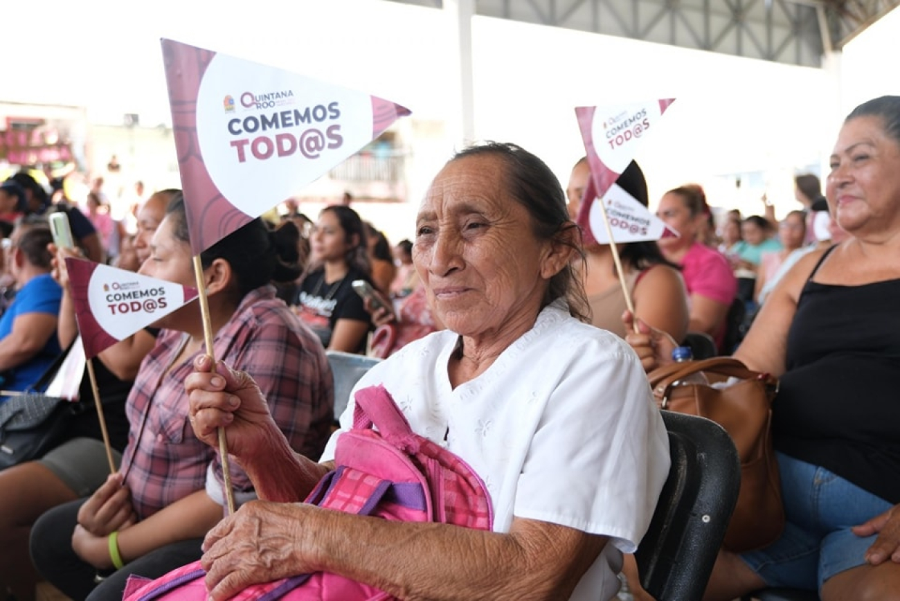 Inicia Mara Lezama en Playa del Carmen entrega de paquetes &quot;Comemos Todos&quot; a más de 430 familias