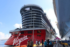 Con emoción recibimos en Mahahual M/S Resilient Lady crucero con 3 mil pasajeros: Mara Lezama