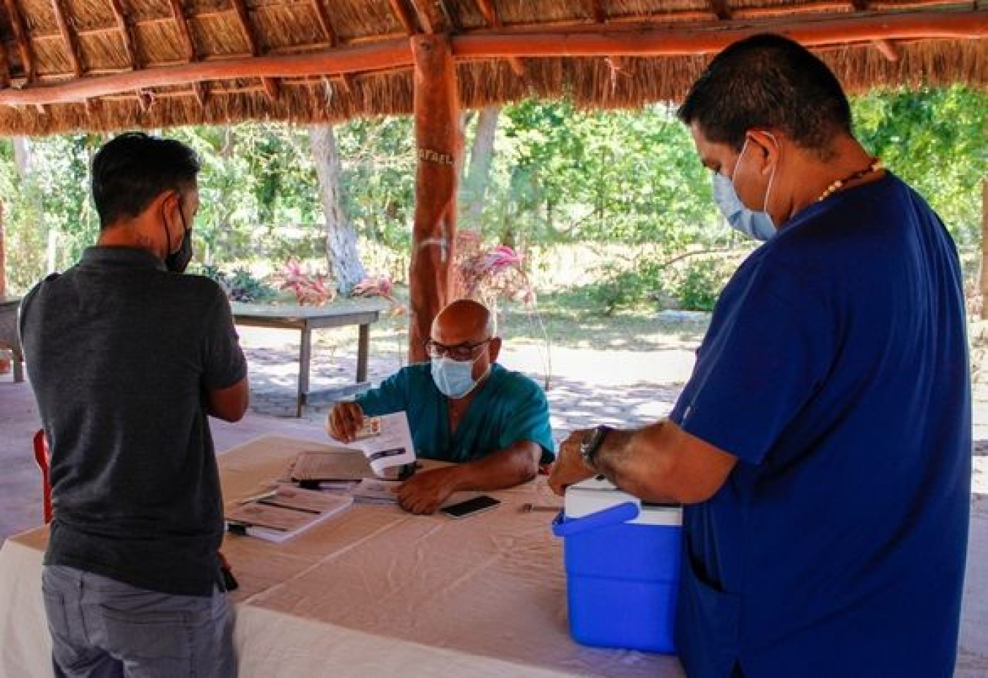 Continua vacunación anticovid en Puerto Morelos