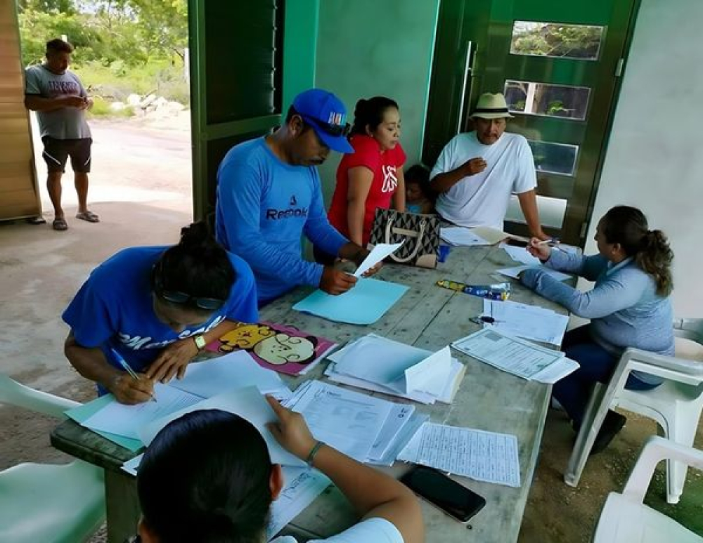 Refuerzan la regularización de predios en Mahahual, beneficiando a las familias locales