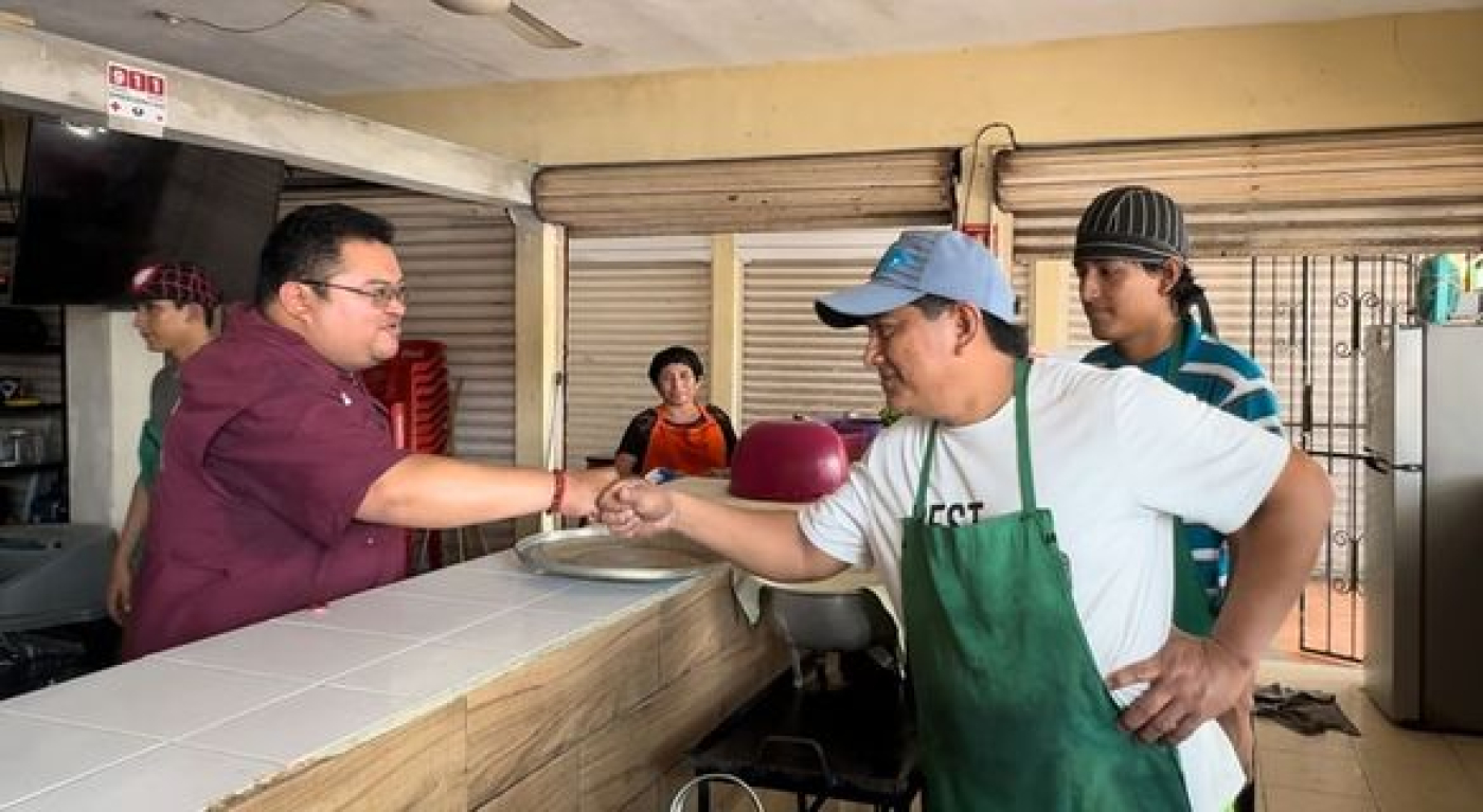 Chacón, el candidato del pueblo, se compromete a rehabilitar el Mercado Municipal