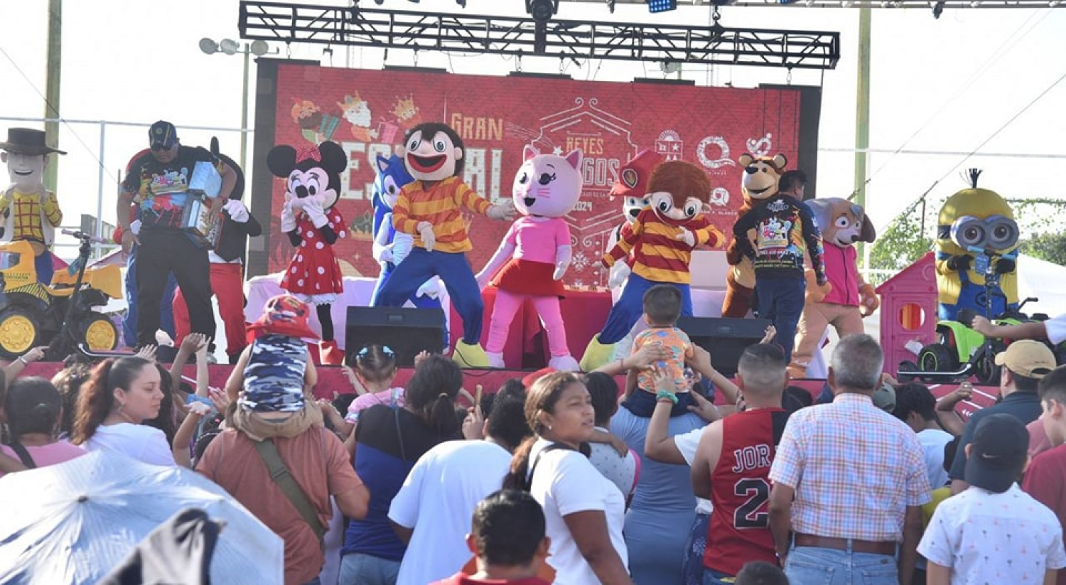 Celebra DIF Quintana Roo el Día de los Reyes Magos con la niñez y familias de Chetumal