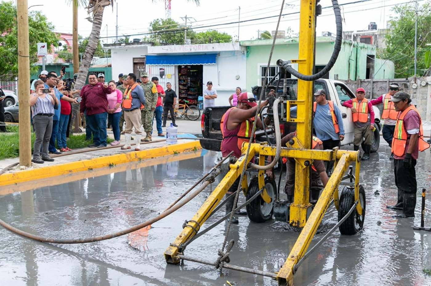 Avanza Chacón en la limpieza y desazolve de pozos de absorción de Cozumel