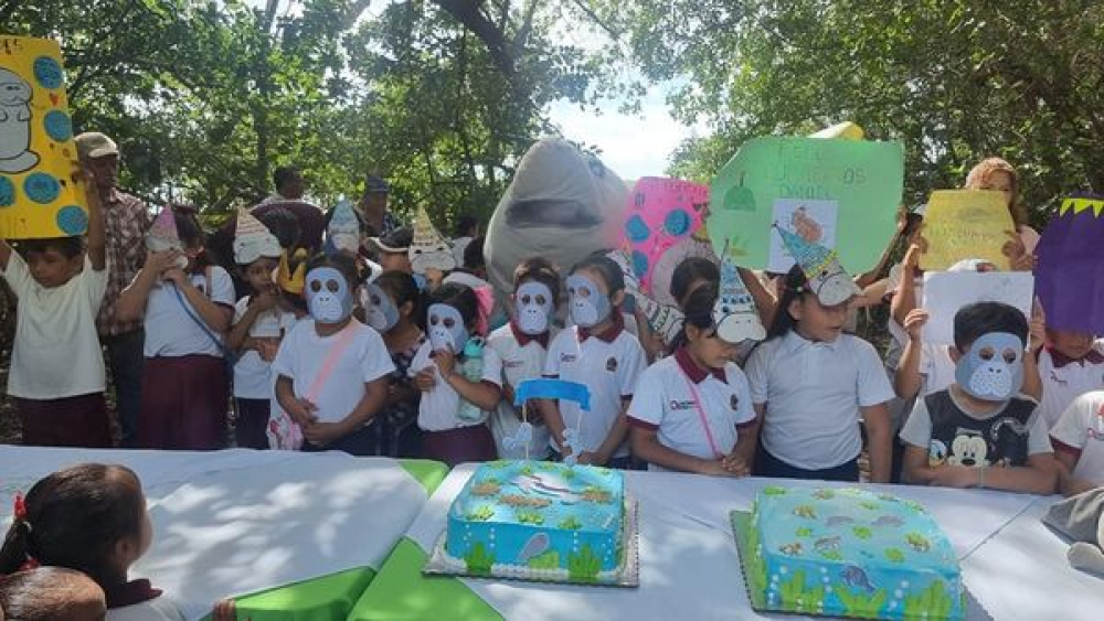 IBANQROO celebra el cumpleaños 21 de “Daniel” el Manatí