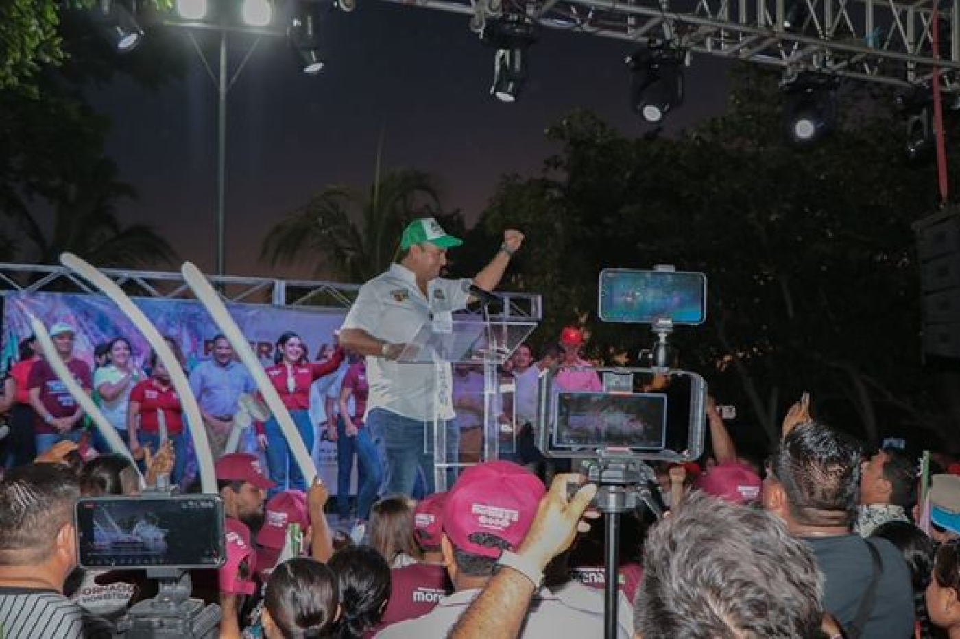 Llama Juan Carrillo en Puerto Aventuras a votar por la 4T