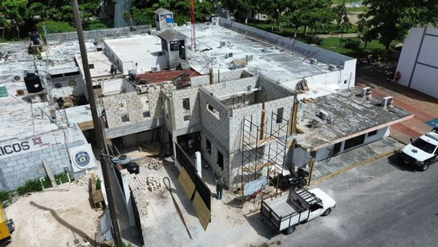 Juanita Alonso supervisa rehabilitación de edificio de Seguridad Pública