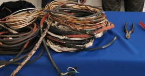 Detienen a dos por robo de cable en Cancún