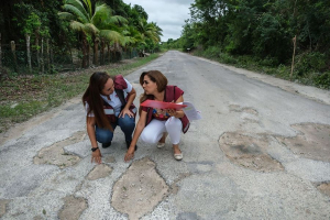 Atiende Mara Lezama petición de pobladores de Laguna Guerrero