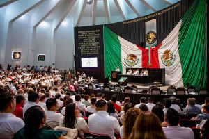 Juanita Alonso se une a celebración por el 49 aniversario de la Constitución Política del Estado de Quintana Roo