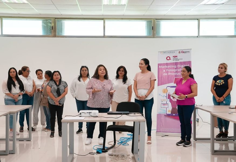 IQM capacita a estudiantes de la Universidad Politécnica de Bacalar en Marketing Digital y Fotografía