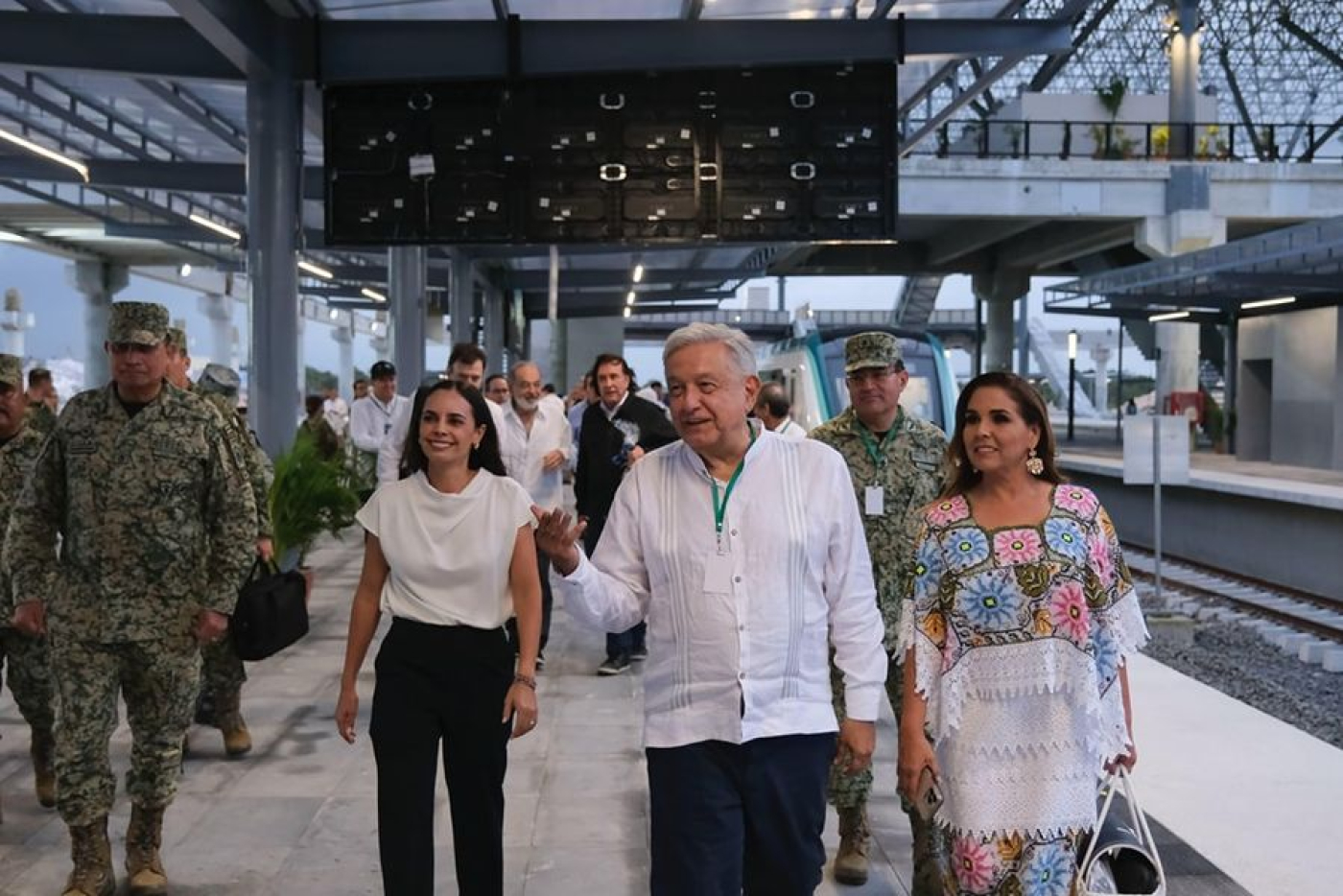 Acompaña Mara Lezama al Presidente Andrés Manuel López Obrador en inauguración del primer tramo del Tren Maya