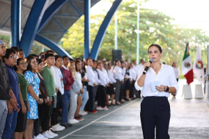 Gobierno de Ana Paty Peralta reconoce e incentiva a jóvenes universitarios
