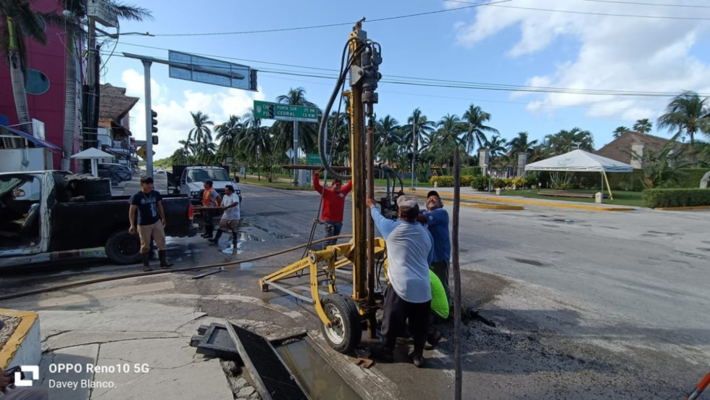 Avanza limpieza y desazolve de pozos para evitar encharcamientos en Cozumel