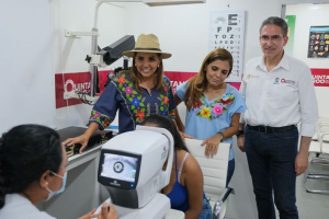 Habitantes de Puerto Aventuras reciben de Mara Lezama servicios médicos gratuitos