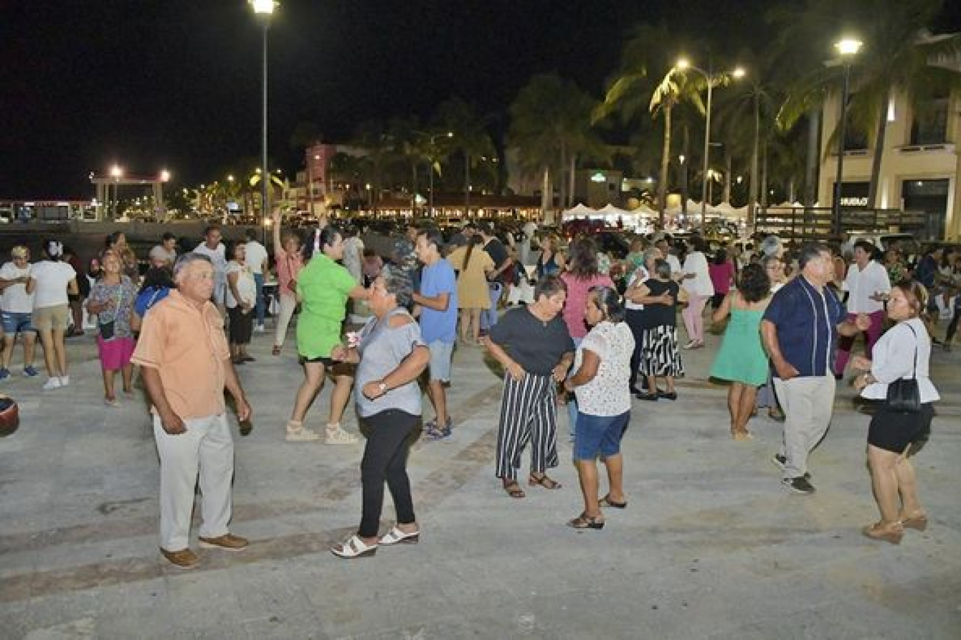 La FPMC ofrece una noche de baile con “Una Cana al Aire” en la Explanada de la Bandera