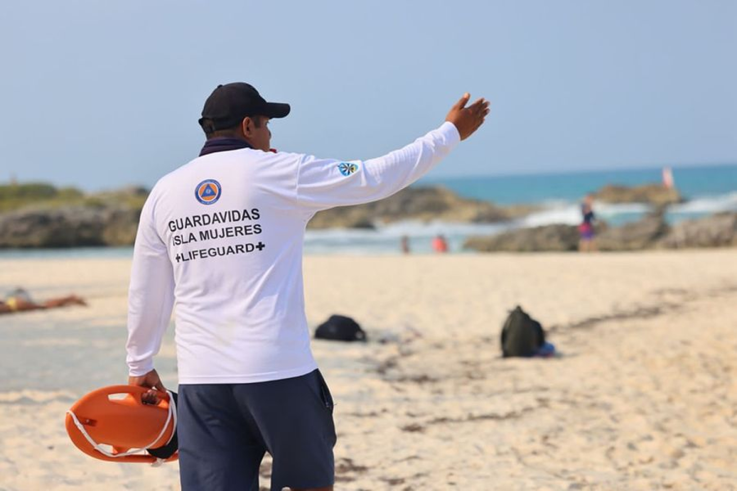 Supervisan playas de Isla Mujeres durante las vacaciones de Semana Santa