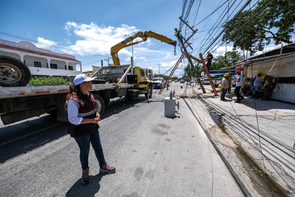 Recorre Mara Lezama Solidaridad y agradece trabajos de la CFE para el restablecimiento de energía eléctrica