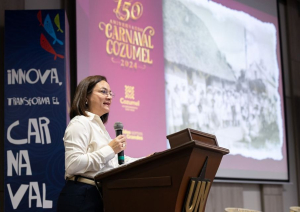 Juanita Alonso expone orígenes del turismo y carnaval en encuentro internacional