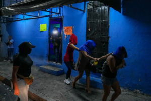 Rescatan a 27 mujeres víctimas de explotación sexual en Cancún