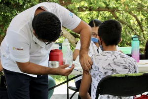 Llaman a grupos vulnerables en Puerto Morelos a vacunarse contra la influenza