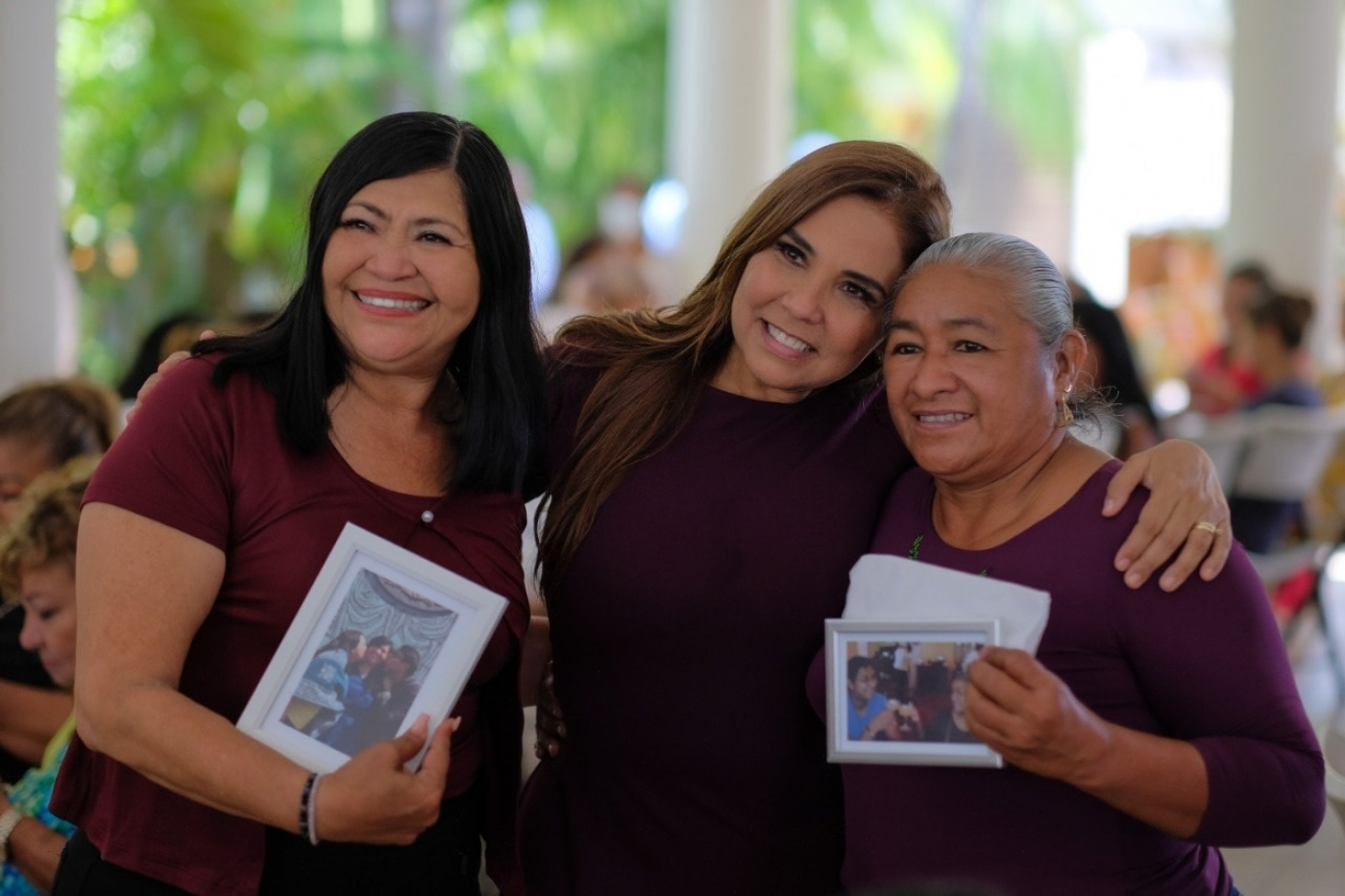 Mara Lezama celebra el día de las madres con mujeres de la 4T