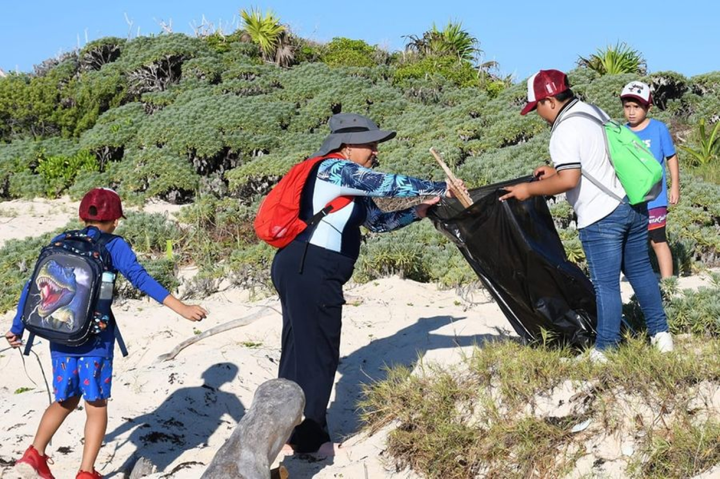 La FPMC se sumó a la XXXVIII Jornada Internacional de Limpieza de Playas