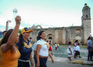 Laura Fernández se compromete a fomentar el turismo alternativo en la Zona Maya