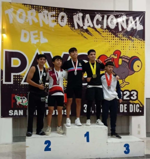 Selectivo de Cozumel regresa cargado de medallas del tradicional “Torneo del Pavo” de halterofilia