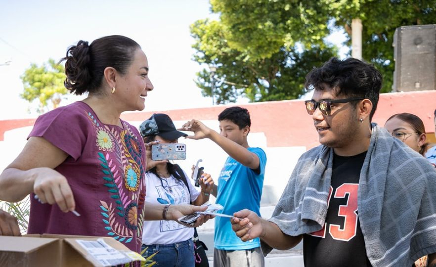 Cozumeleños disfrutan de fenómeno astronómico de manera segura con el evento &quot;Eclipse Literario”