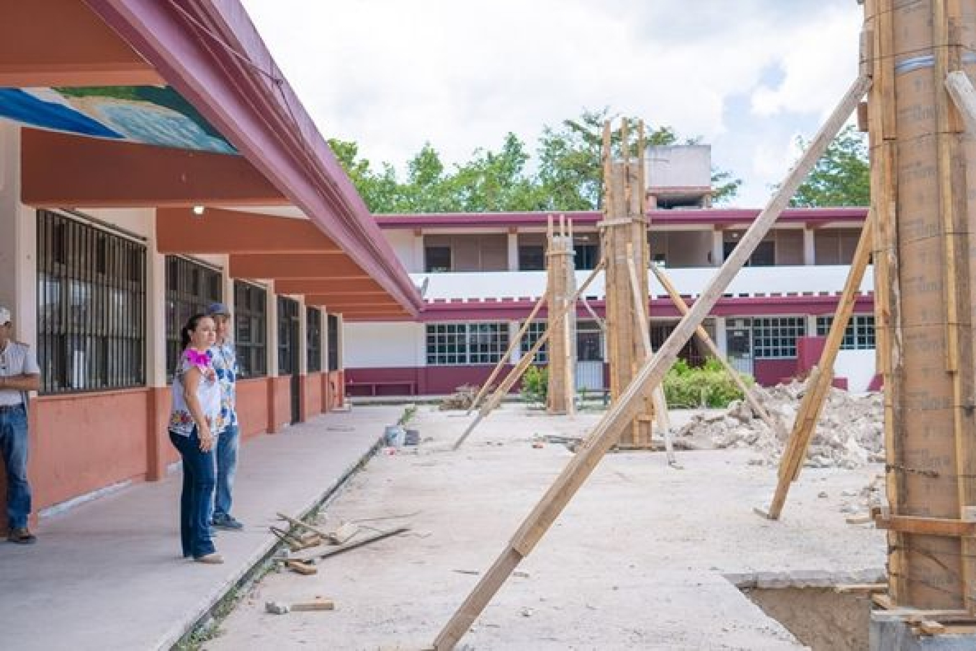 Juanita Alonso supervisa quinto domo construido en su trienio