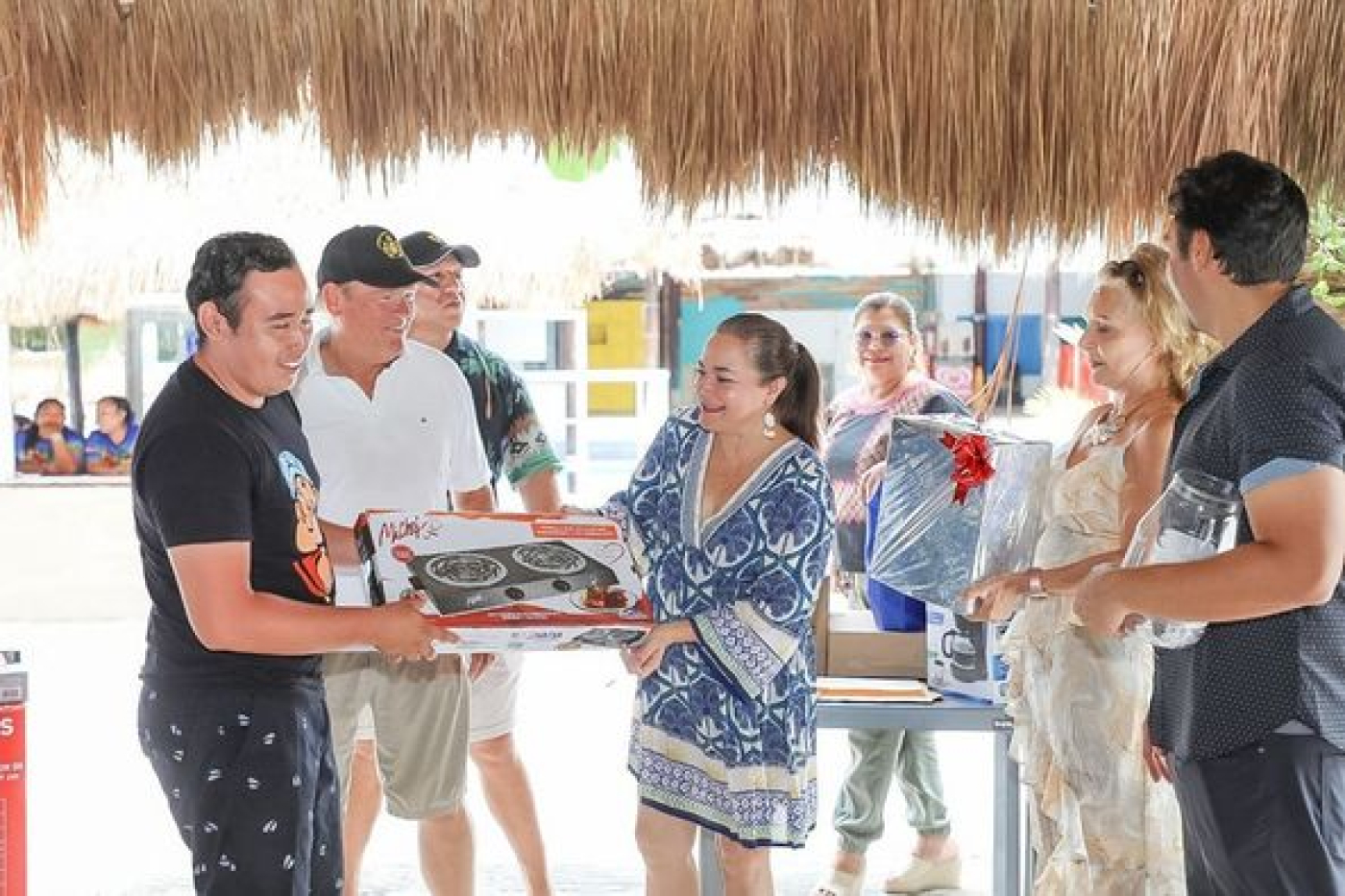 Juanita Alonso recibe reconocimiento del Patronato de Bomberos de Cozumel